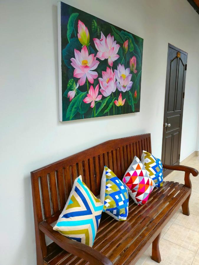 Lotus Corner - Heritage B&B Λουάνγκ Πραμπάνγκ Εξωτερικό φωτογραφία